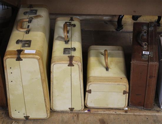 4 travel cases - various